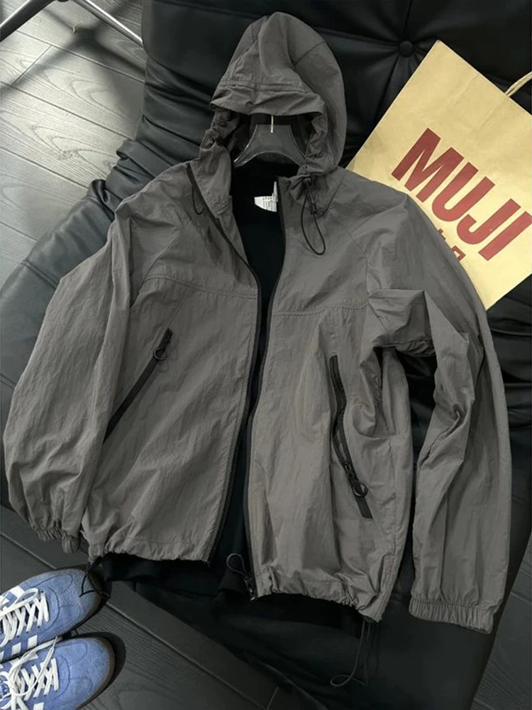 Мужская летняя легкая куртка-ветровка с капюшоном для защиты от солнца, модная, стильная, для велоспорта
Мужская летняя легкая куртка-ветровка с капюшоном для защиты от солнца, модная, стильная, для велоспорта