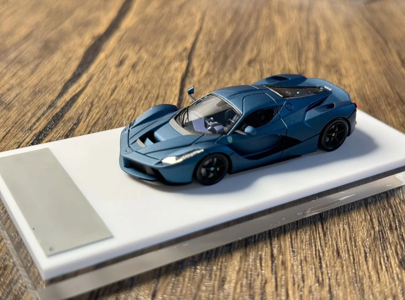 DMH 1:64 Executive aperta chef Sandblasting Abu Dhabi Blue Diecast Model Car Resin Limited edition
DMH 1:64 Executive aperta chef Sandblasting Abu Dhabi Blue Diecast Model Car Resin Limited edition