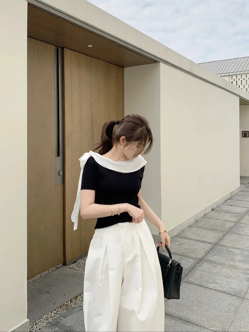 Lilian Santa Elegant Lady-Like Short Sleeve Knitwear with Sash Slimming Stylish Commute Style round Neck Short Length
Lilian Santa Elegant Lady-Like Short Sleeve Knitwear with Sash Slimming Stylish Commute Style round Neck Short Length