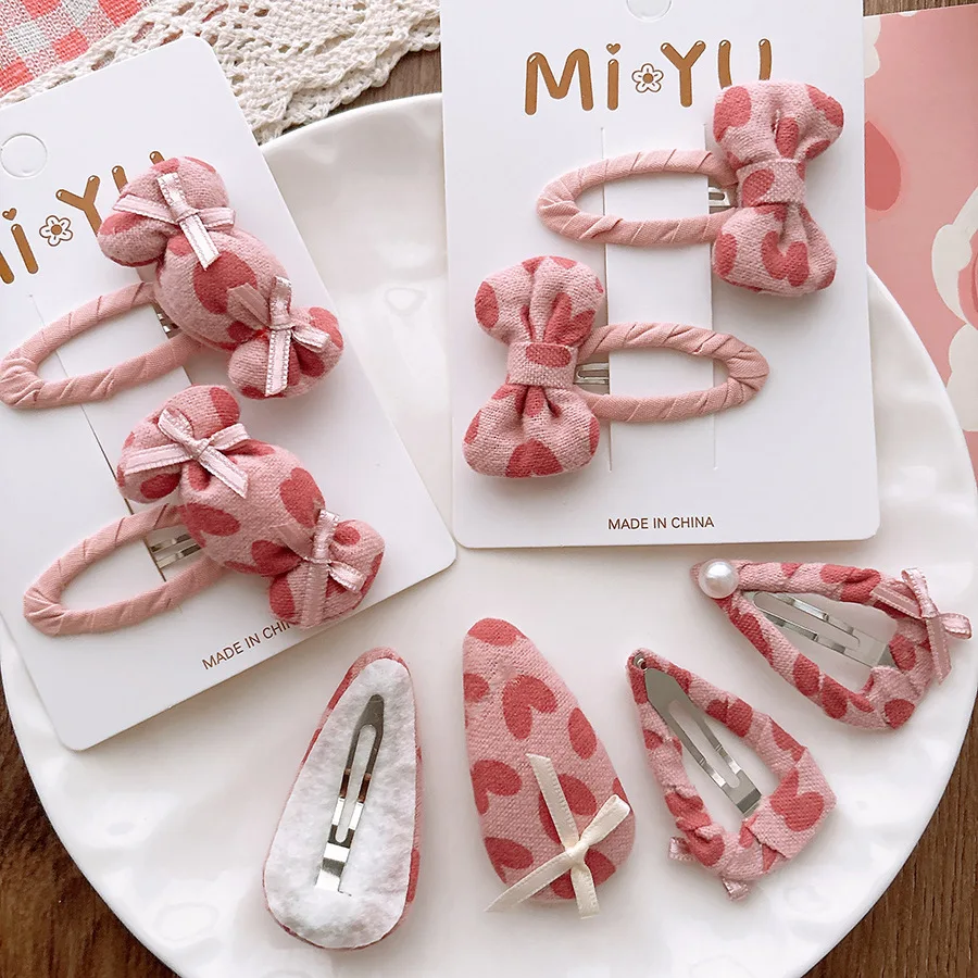 2PC Heart Print Snap Hair Clips Cotton Bowknot Pearl Bow Barrettes Pink Color Baby Kids Hairpin Accessories for Girls
2PC Heart Print Snap Hair Clips Cotton Bowknot Pearl Bow Barrettes Pink Color Baby Kids Hairpin Accessories for Girls