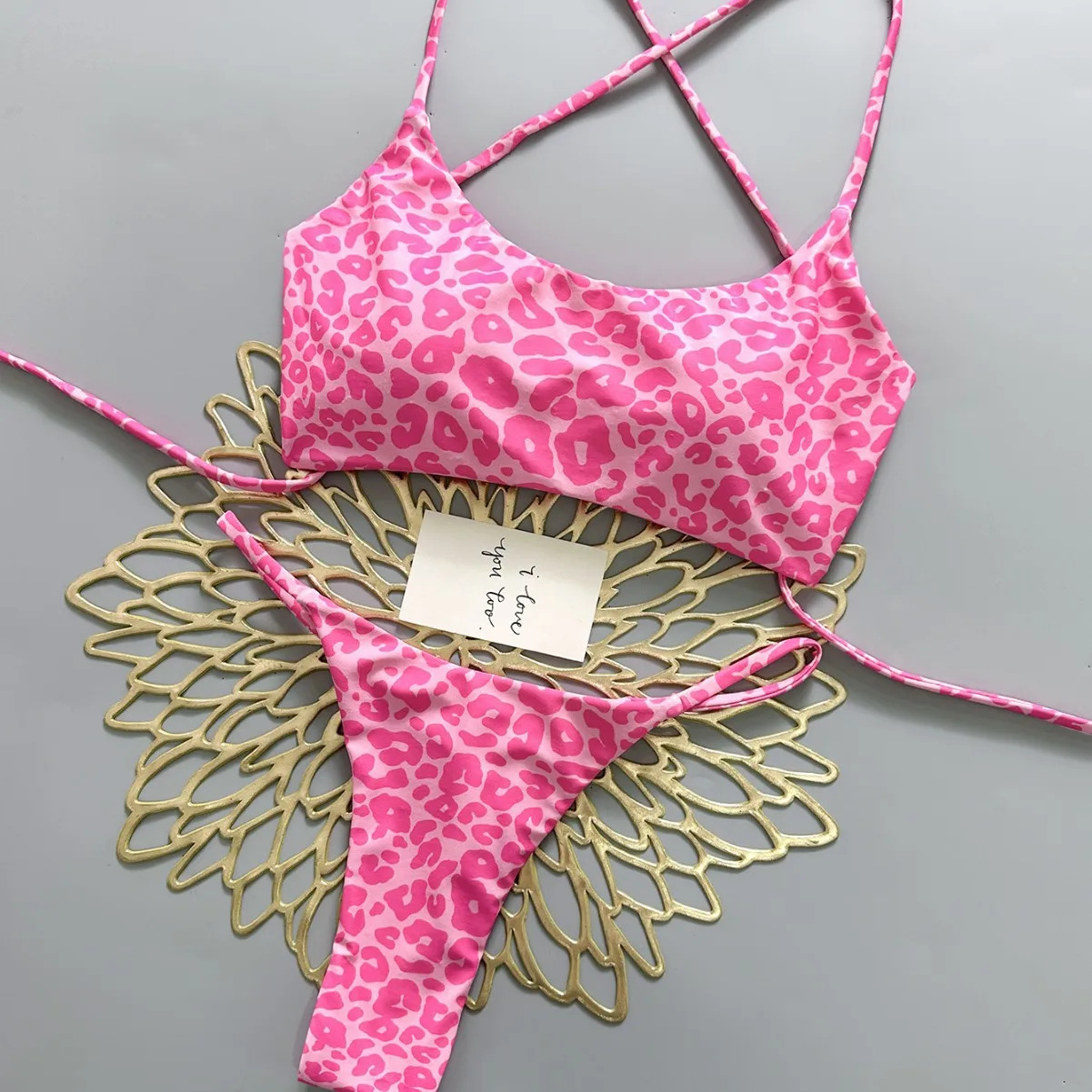 Купальник-бикини 2026 Leopard Split с низкой талией и стрингами, сексуальный пляжный купальник для отпуска
Купальник-бикини 2026 Leopard Split с низкой талией и стрингами, сексуальный пляжный купальник для отпуска