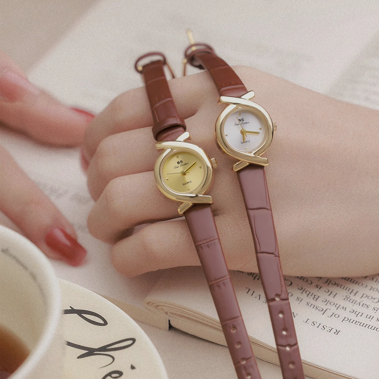 Korean Style Retro Genuine Leather Gold Dial Waterproof Quartz Women's Watch Casual Women's Watch Gift Relogios Feminino
Korean Style Retro Genuine Leather Gold Dial Waterproof Quartz Women's Watch Casual Women's Watch Gift Relogios Feminino