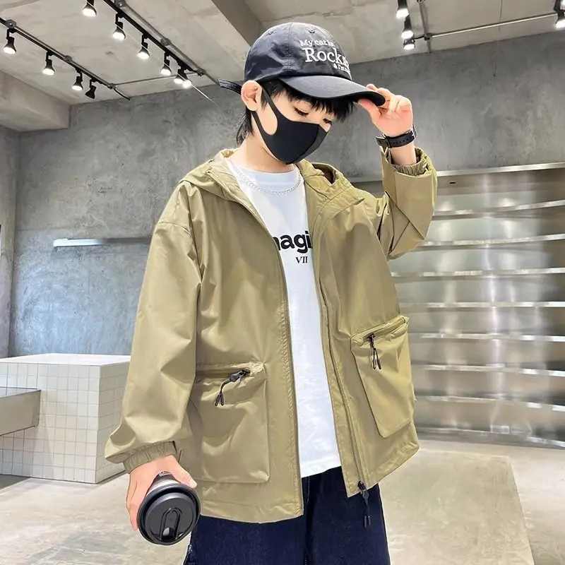 new boys' jackets spring autumn windbreakers children's and adults' hooded windbreakers, and boys' windproof jackets are trendy
new boys' jackets spring autumn windbreakers children's and adults' hooded windbreakers, and boys' windproof jackets are trendy