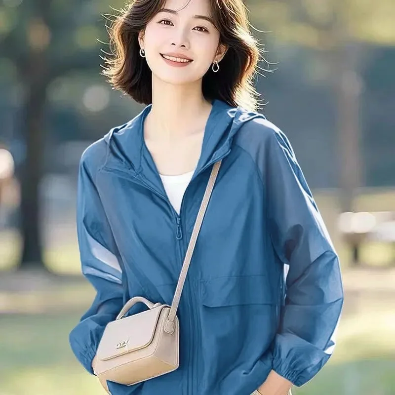 Летняя повседневная универсальная легкая куртка с защитой от солнца для женщин, с длинными рукавами
Летняя повседневная универсальная легкая куртка с защитой от солнца для женщин, с длинными рукавами