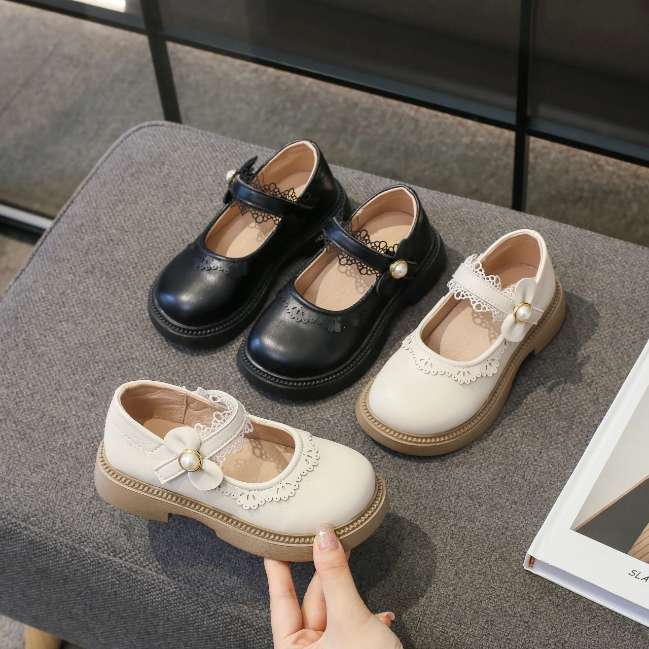 Girls Princess Leather Shoes 2025 Autumn New Toddler Dress Shoes with Shiny Bow Classic Simple Kids School Performance Footwear
Girls Princess Leather Shoes 2025 Autumn New Toddler Dress Shoes with Shiny Bow Classic Simple Kids School Performance Footwear