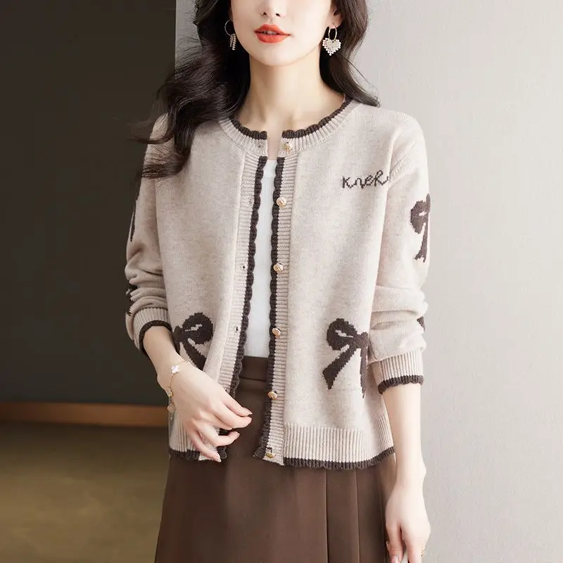 Elegant Embroidered Autumn Winter Knitting Cardigan Coat Women Simplicity Solid Color Sweater Fashion All-match Knitwear Tops
Elegant Embroidered Autumn Winter Knitting Cardigan Coat Women Simplicity Solid Color Sweater Fashion All-match Knitwear Tops