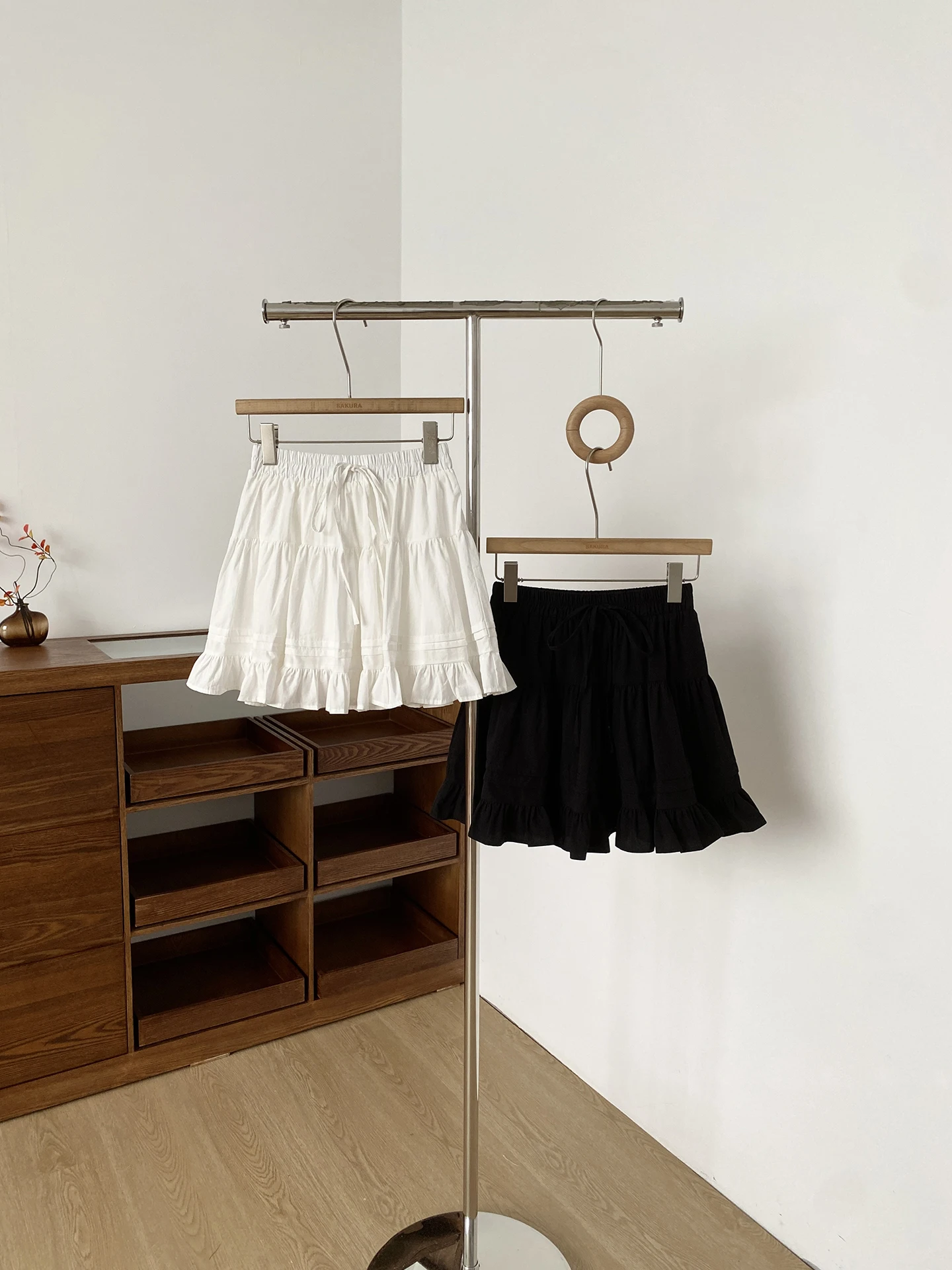 Sweet Ballet Style Short Skirt Flounce High Waist A-Line Puffy Skirt Cake Half Skirt Women Summer 2026 Polyester Fiber
Sweet Ballet Style Short Skirt Flounce High Waist A-Line Puffy Skirt Cake Half Skirt Women Summer 2026 Polyester Fiber