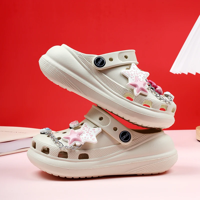 A pair of cool and breathable children's summer sandals with perforated designs and star decorations on the upper. CX-6019-09
A pair of cool and breathable children's summer sandals with perforated designs and star decorations on the upper. CX-6019-09