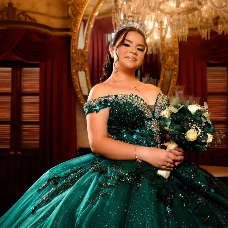 Shiny dark green Quinceanera Dress Crystal Glitter Flower Decal off-shoulder Long tail Vestidos De 15 Quinceanera Customize
Shiny dark green Quinceanera Dress Crystal Glitter Flower Decal off-shoulder Long tail Vestidos De 15 Quinceanera Customize