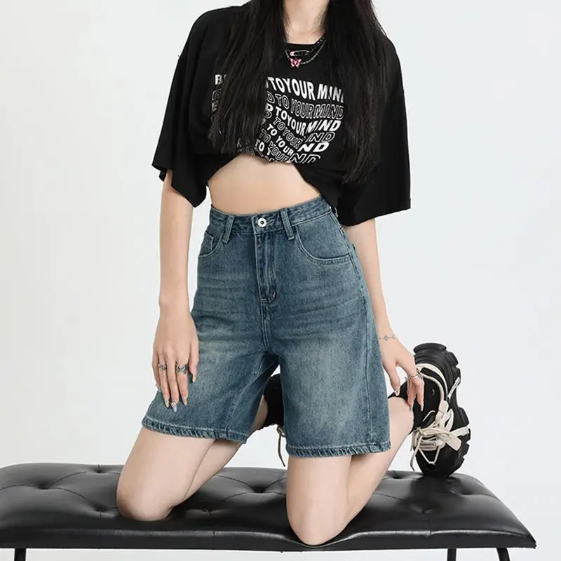 New Summer Style Women's Cropped Jeans2025Vintage versatile slimming wide-leg shorts for fashionable outerwear
New Summer Style Women's Cropped Jeans2025Vintage versatile slimming wide-leg shorts for fashionable outerwear