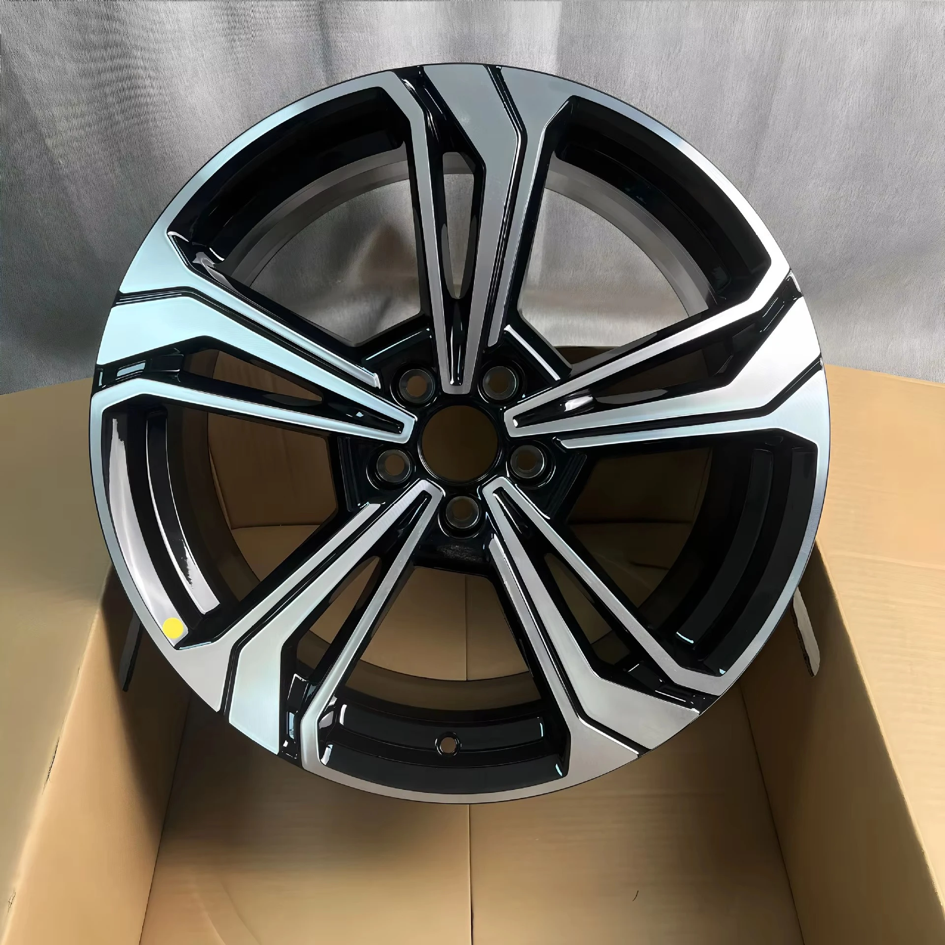 New design universal accessories aluminum alloy forged wheel hub galvanized multi-spoke
New design universal accessories aluminum alloy forged wheel hub galvanized multi-spoke