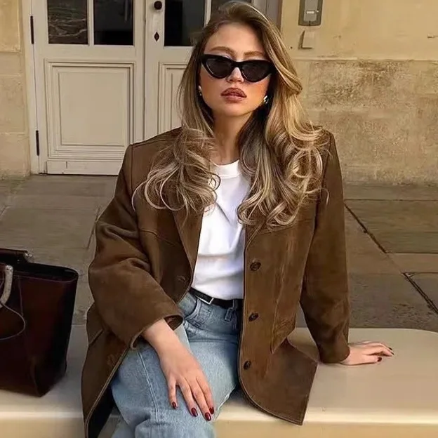 Solid Blazer Notched Lapel Collar Three Buttons Front Dual Patch Pockets Long Sleeve Women Loose Casual Suit Jacket 260701
Solid Blazer Notched Lapel Collar Three Buttons Front Dual Patch Pockets Long Sleeve Women Loose Casual Suit Jacket 260701