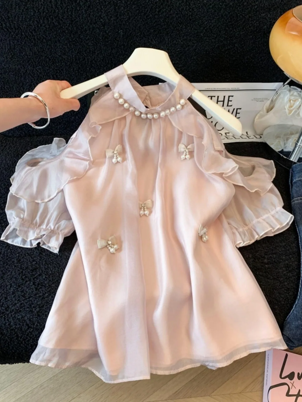 Gentle Wind Shoulder Bared 3D Beaded Anti Aging Chiffon Top Women Summer Super Fairy Atmosphere Small Shirt Very Attractive P...
Gentle Wind Shoulder Bared 3D Beaded Anti Aging Chiffon Top Women Summer Super Fairy Atmosphere Small Shirt Very Attractive P...