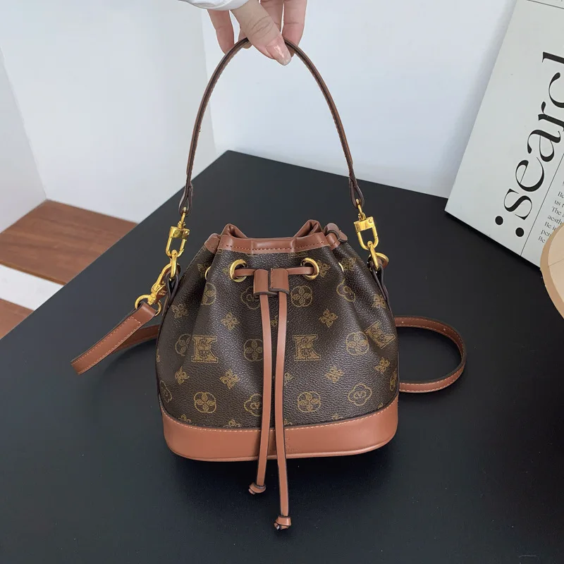 Сумка-ведро с винтажным принтом 2025, элегантная женская сумка через плечо, модная сумка через плечо, минималистичная сумка «день-ночь», текстурированная
Сумка-ведро с винтажным принтом 2025, элегантная женская сумка через плечо, модная сумка через плечо, минималистичная сумка «день-ночь», текстурированная