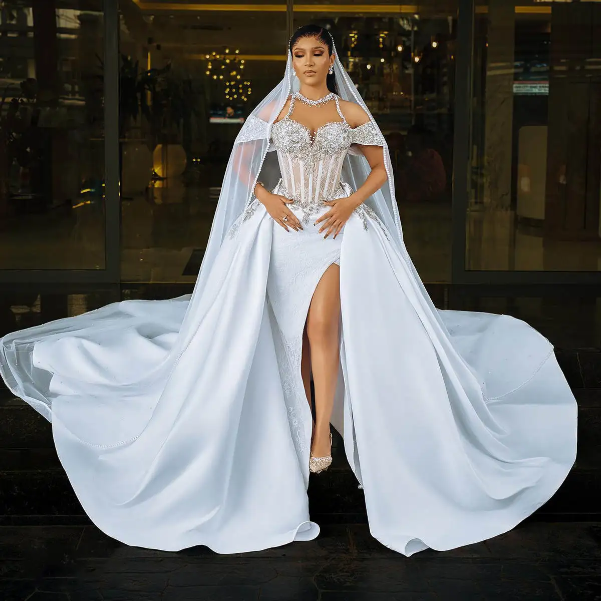 Royal Mermaid Wedding Dresses with Detachable Train O Neck Side Split See Through Lace Beading Arabic Bridal Gowns Customized
Royal Mermaid Wedding Dresses with Detachable Train O Neck Side Split See Through Lace Beading Arabic Bridal Gowns Customized