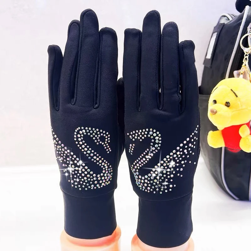 Figure skating black gloves, thin velvet palm pads, anti slip and shockproof, figure skating gloves, wings, swan stickers, diamo
Figure skating black gloves, thin velvet palm pads, anti slip and shockproof, figure skating gloves, wings, swan stickers, diamo