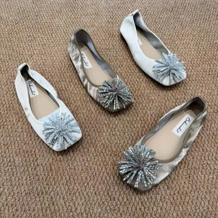 Women Rhinestone Decor Ballet Flats Slip On Square Toe Flat Shoes Soft Sole Daily Casual Footwear White Silver Gray Party Shoes
Women Rhinestone Decor Ballet Flats Slip On Square Toe Flat Shoes Soft Sole Daily Casual Footwear White Silver Gray Party Shoes