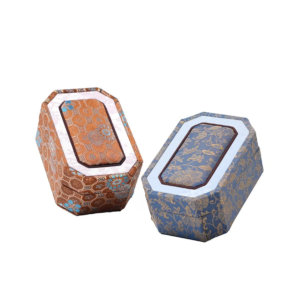 Antique Storage Box Traditional Jewelry Storage Case Fabric Storage Box Wear-Resistant Brocade Jewelry Box For Jewelry Lovers
Antique Storage Box Traditional Jewelry Storage Case Fabric Storage Box Wear-Resistant Brocade Jewelry Box For Jewelry Lovers