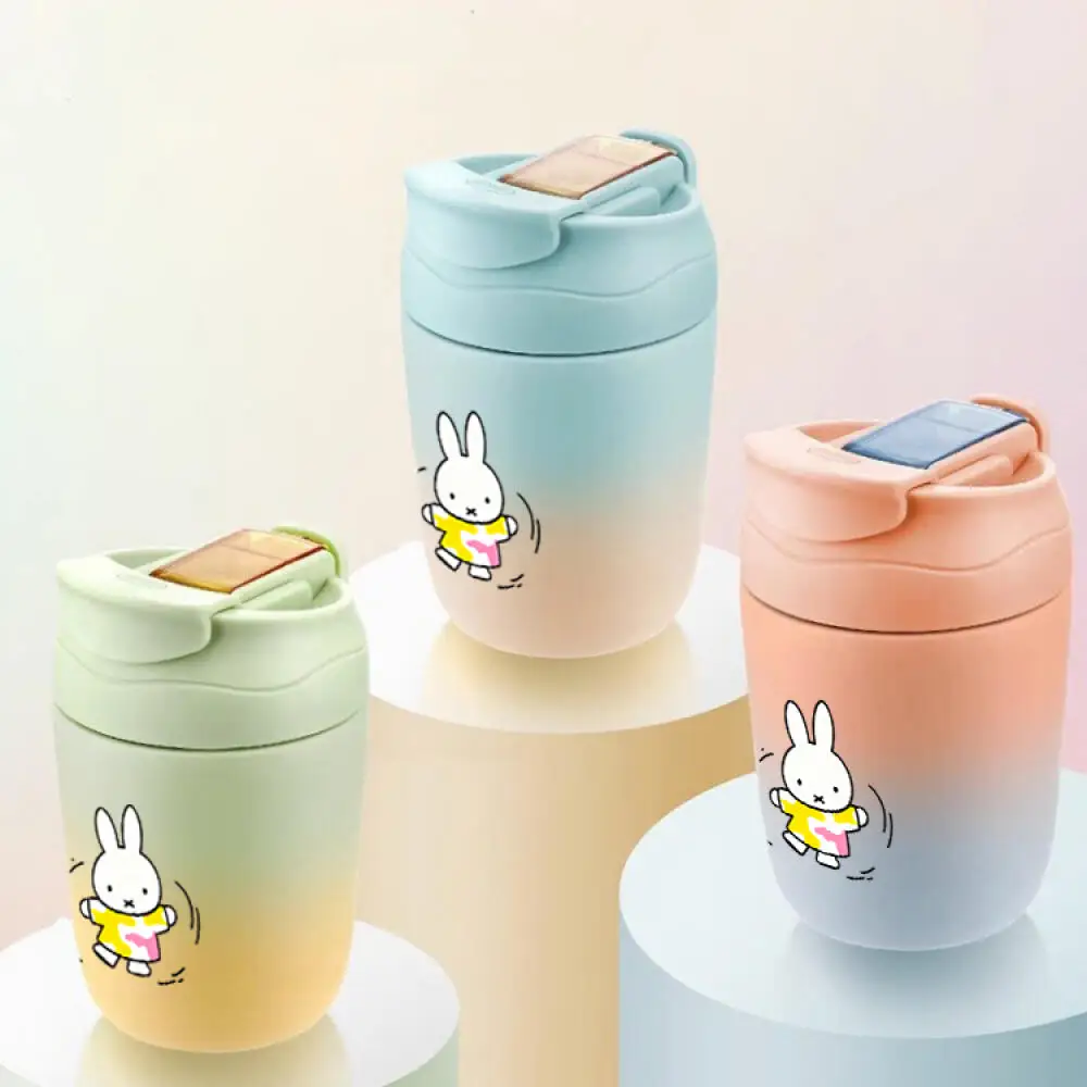 Милая двойная соломенная чашка Miffy Rabbit с героями мультфильмов, двухслойная портативная чашка с градиентом, портативная бытовая чашка для воды
Милая двойная соломенная чашка Miffy Rabbit с героями мультфильмов, двухслойная портативная чашка с градиентом, портативная бытовая чашка для воды
