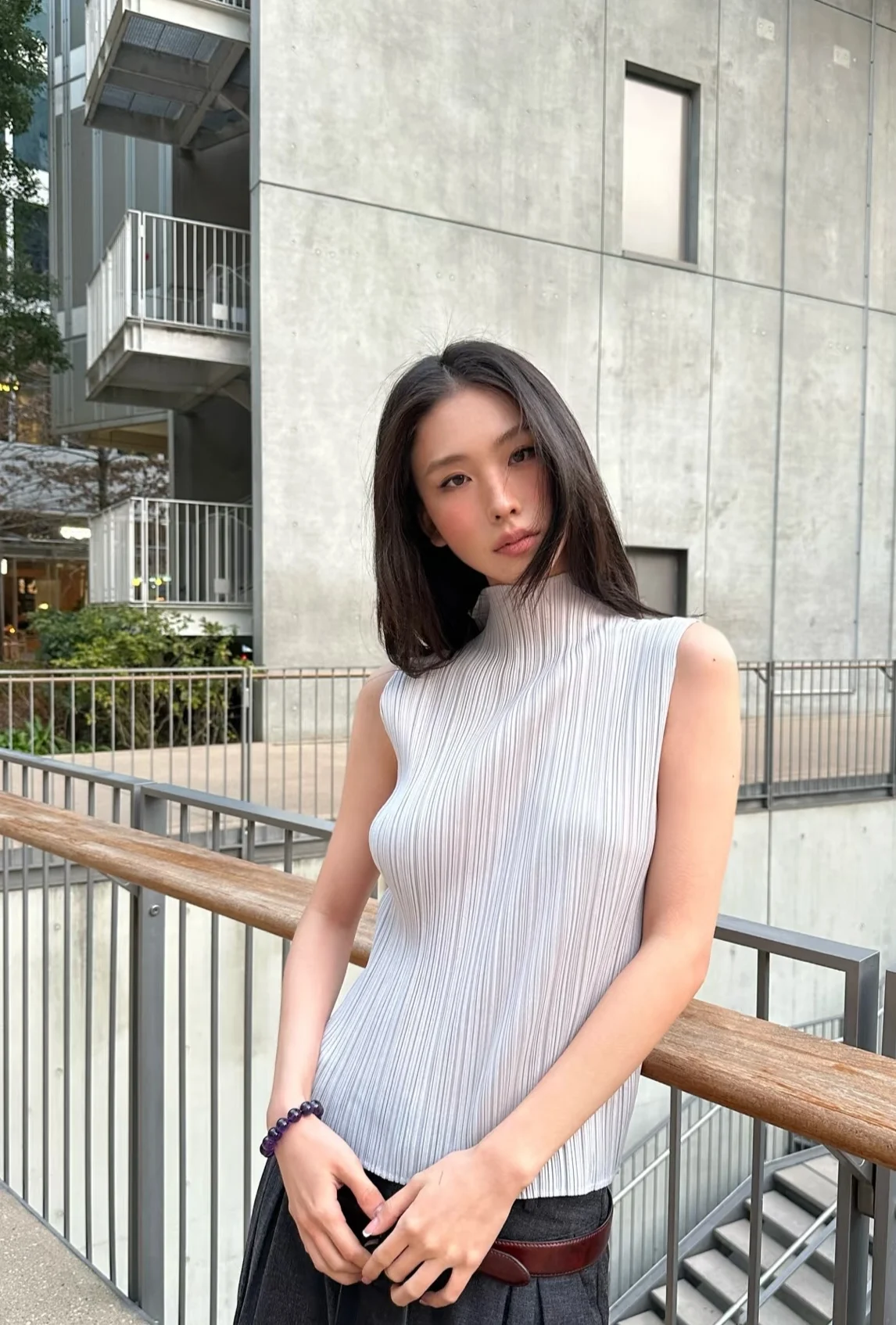 Three Zha Art Creation 2026 New Women's Sleeveless High Collar Versatile Base Layer Pleated T-Shirt Vest Top Fashionable Commute
Three Zha Art Creation 2026 New Women's Sleeveless High Collar Versatile Base Layer Pleated T-Shirt Vest Top Fashionable Commute
