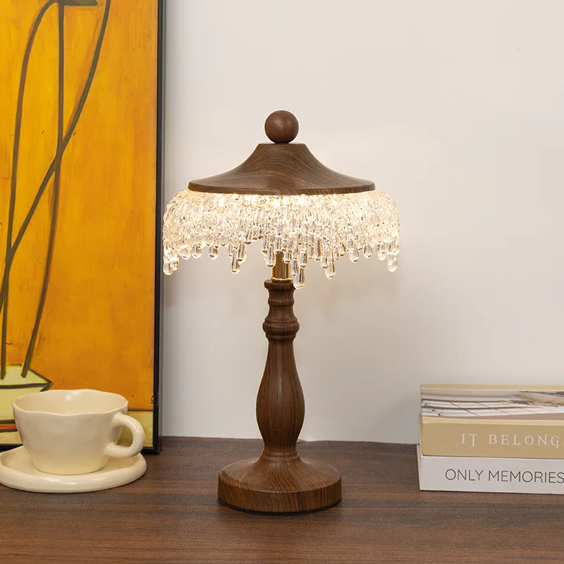Middle Ages Lavasagi Fengtai lamp Light luxury American retro bedroom study bedside lamp Warm American French decorative night
Middle Ages Lavasagi Fengtai lamp Light luxury American retro bedroom study bedside lamp Warm American French decorative night