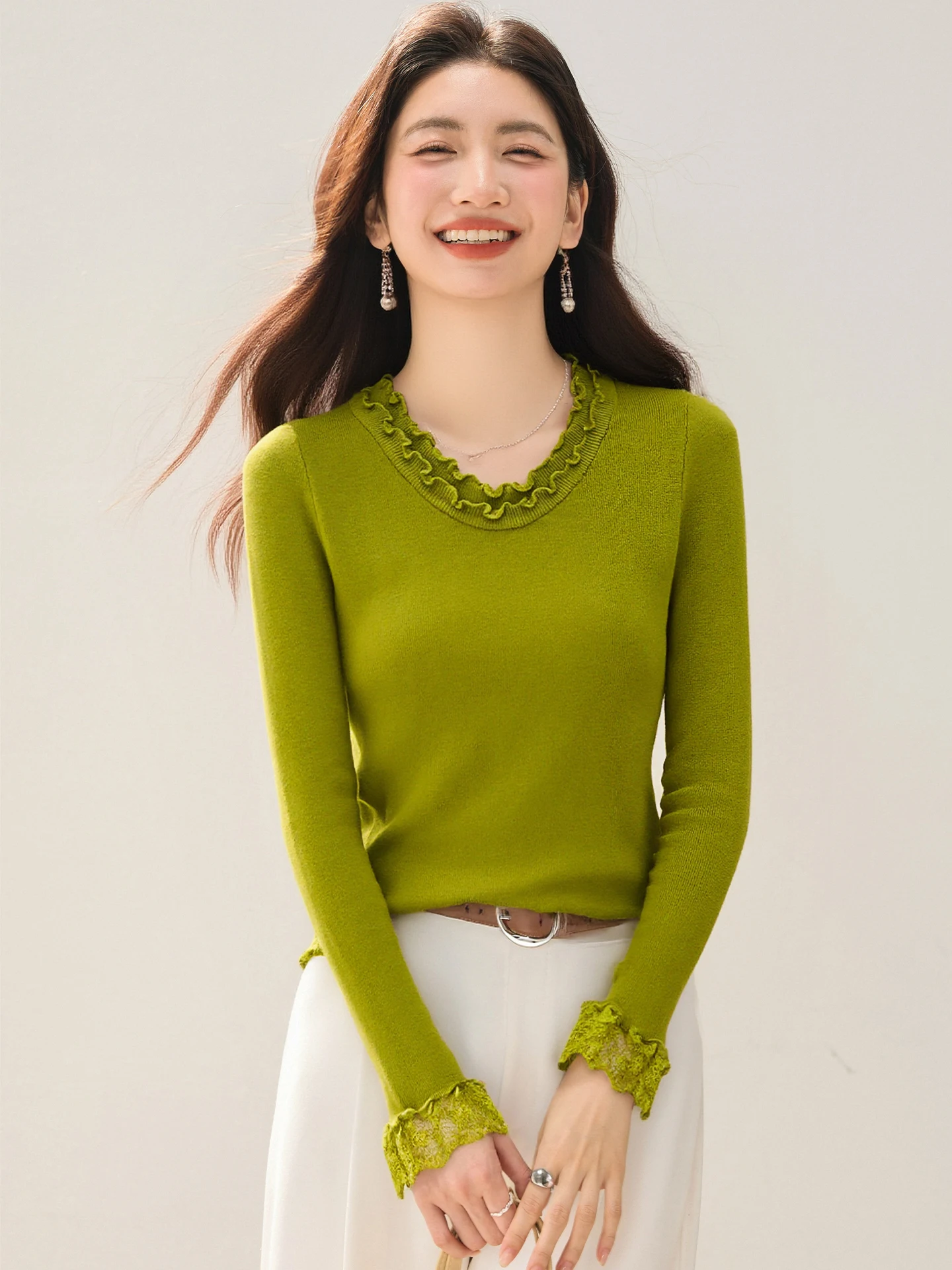 super beautiful lace patchwork sweater paired with a pullover is a perfect match for women in autumn and winter
super beautiful lace patchwork sweater paired with a pullover is a perfect match for women in autumn and winter