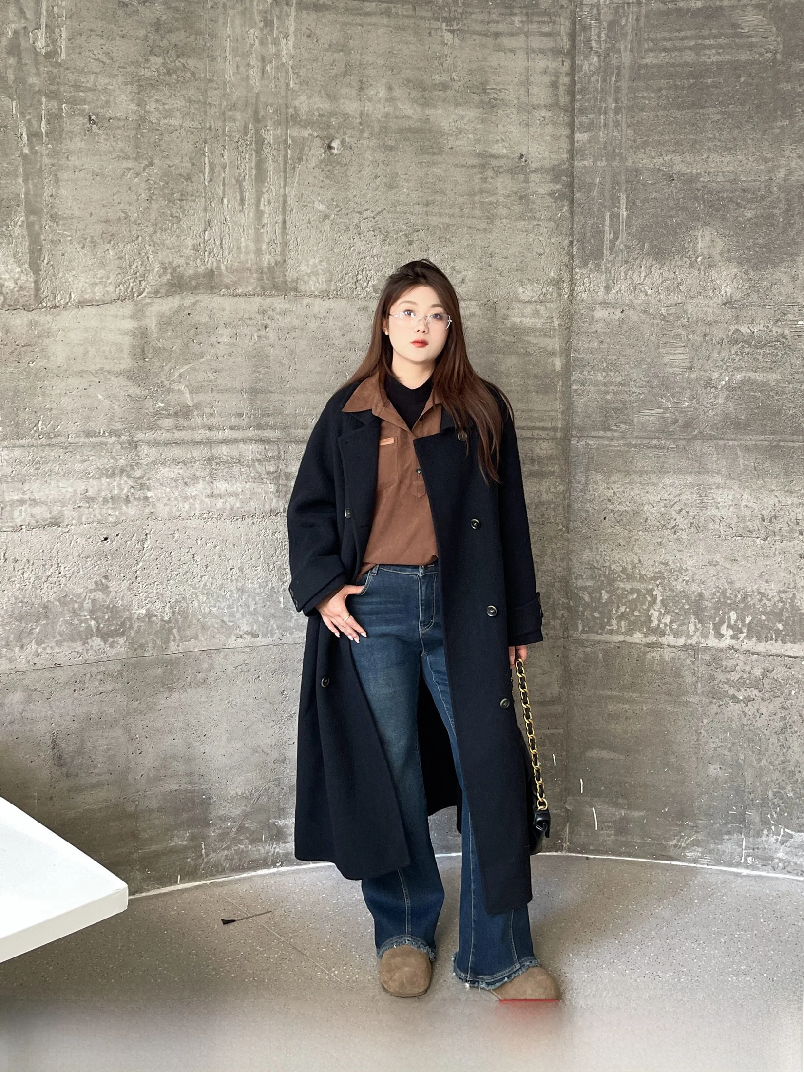 Двустороннее шерстяное длинное пальто для женщин от Li Xiaoa: винтажный стиль, ретро, большие размеры, с вставками на плечах, верхняя одежда
Двустороннее шерстяное длинное пальто для женщин от Li Xiaoa: винтажный стиль, ретро, большие размеры, с вставками на плечах, верхняя одежда