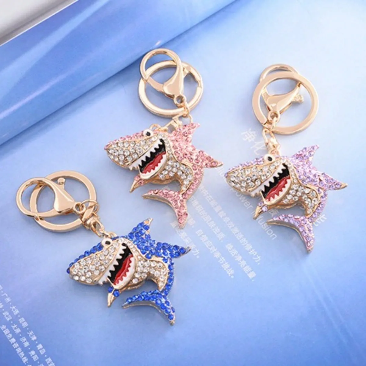 Shark Keychain Ocean Series – Fashionable Bag Pendant & Car Accessory for Everyday Wear or Gift
Shark Keychain Ocean Series – Fashionable Bag Pendant & Car Accessory for Everyday Wear or Gift