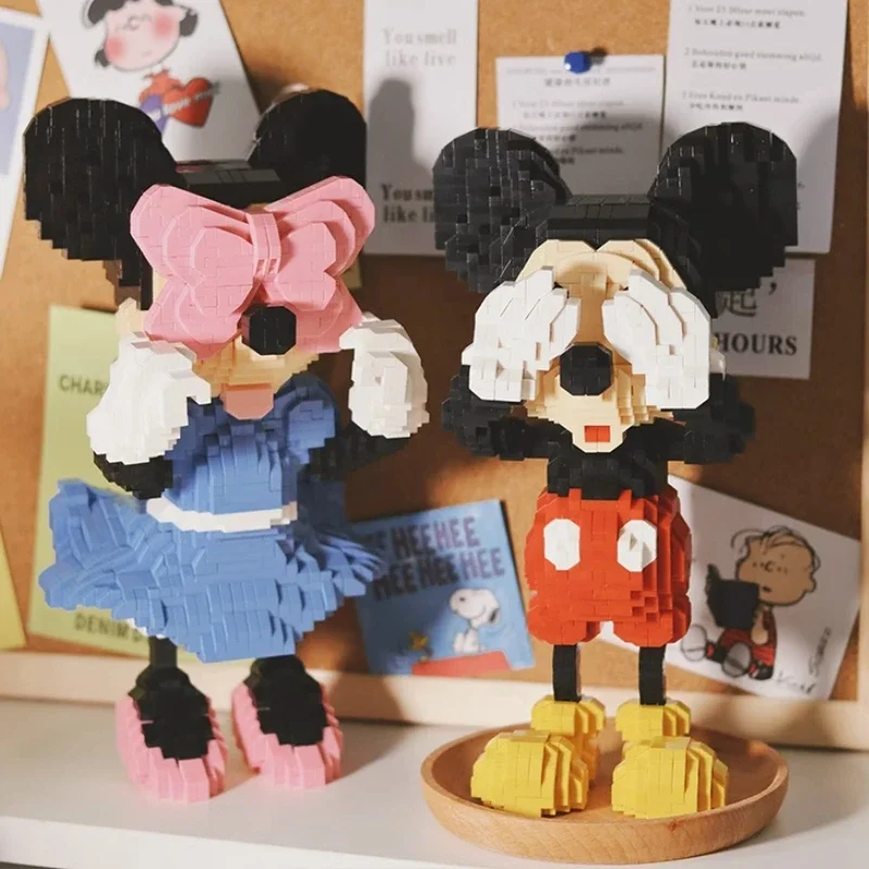 Disney Mickey Minnie Daisy Donald Duck Building Blocks Assembled Micro-particle Model Toys Educational Ornaments Gifts
Disney Mickey Minnie Daisy Donald Duck Building Blocks Assembled Micro-particle Model Toys Educational Ornaments Gifts