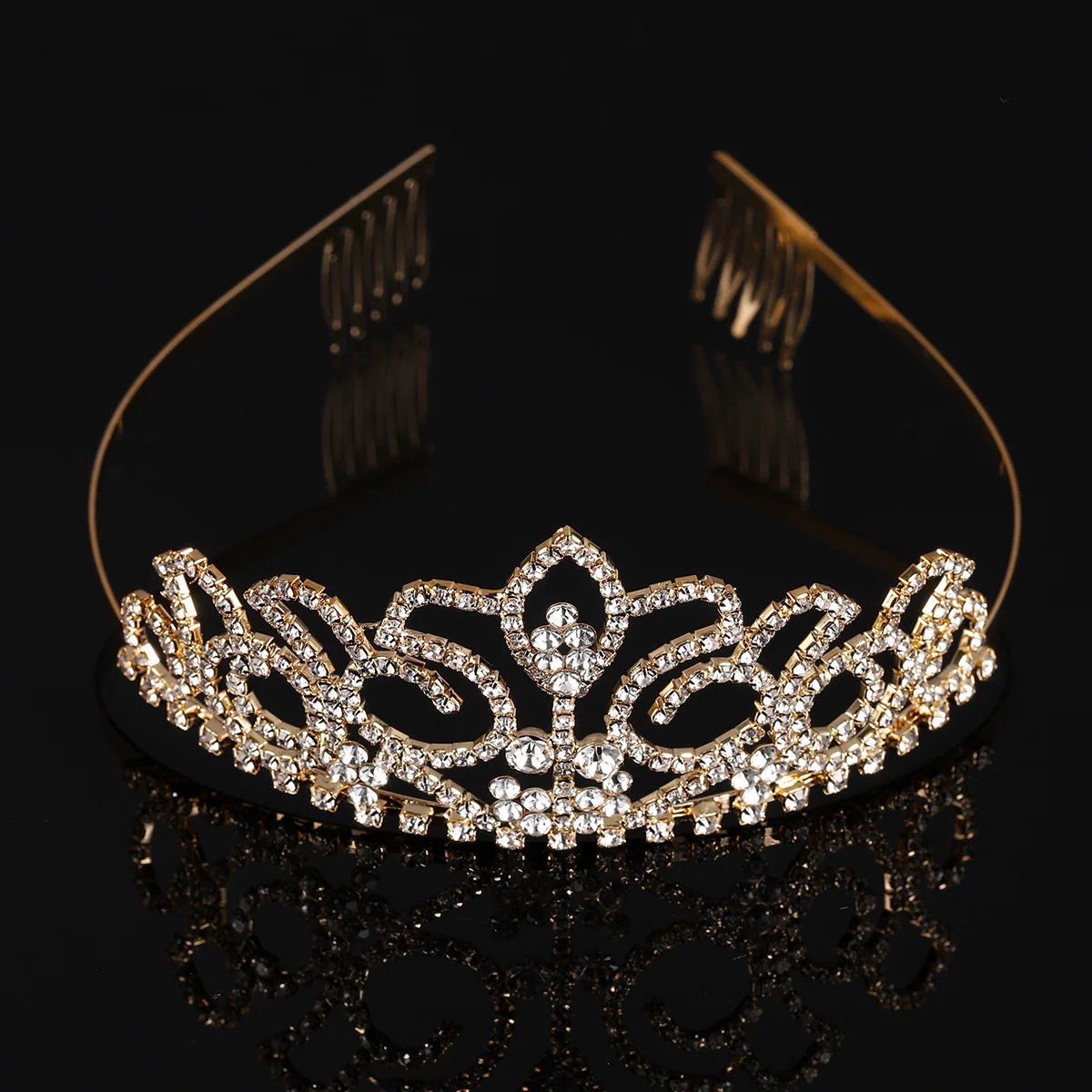 Повязка на голову с короной и кристаллами и стразами, прочный сплав, золотая свадебная тиара для выпускного вечера, аксессуар для волос, сверкающая блестящая водная дрель
Повязка на голову с короной и кристаллами и стразами, прочный сплав, золотая свадебная тиара для выпускного вечера, аксессуар для волос, сверкающая блестящая водная дрель