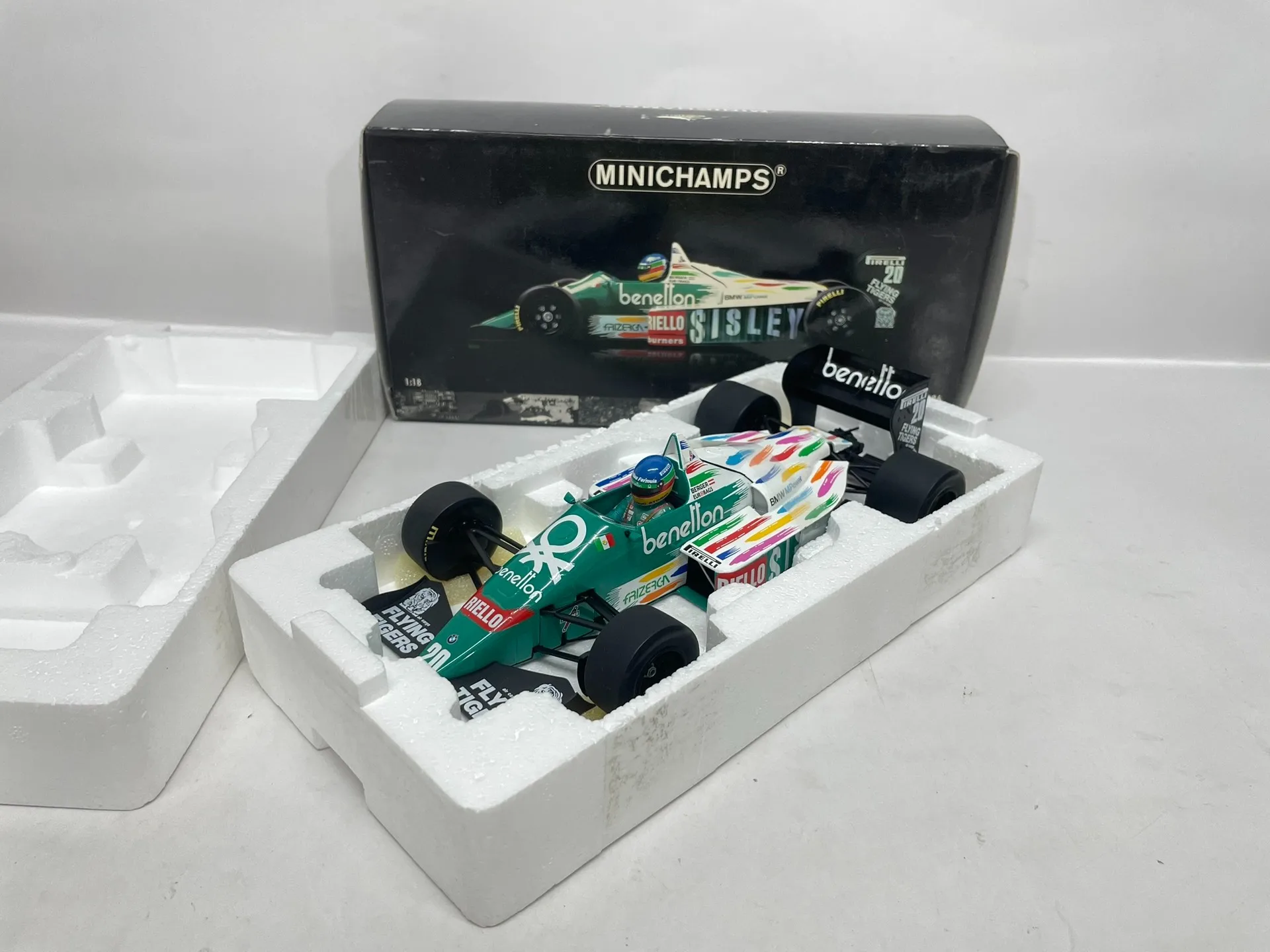 Minichamps 1:18 F1 B186 G.Berger 1986 Simulation Limited Edition Resin Metal Static Car Model Gift
Minichamps 1:18 F1 B186 G.Berger 1986 Simulation Limited Edition Resin Metal Static Car Model Gift