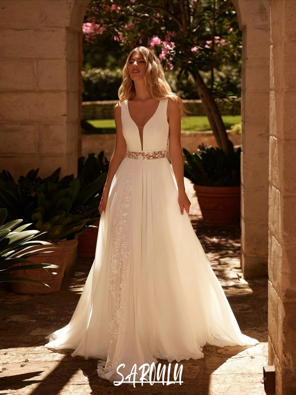 Vintage White Lace Wedding Dress Romantic Backless Tank Sleeves Bridal Gown Customized Gorgeous Women Sexy A Line Bride Wear
Vintage White Lace Wedding Dress Romantic Backless Tank Sleeves Bridal Gown Customized Gorgeous Women Sexy A Line Bride Wear