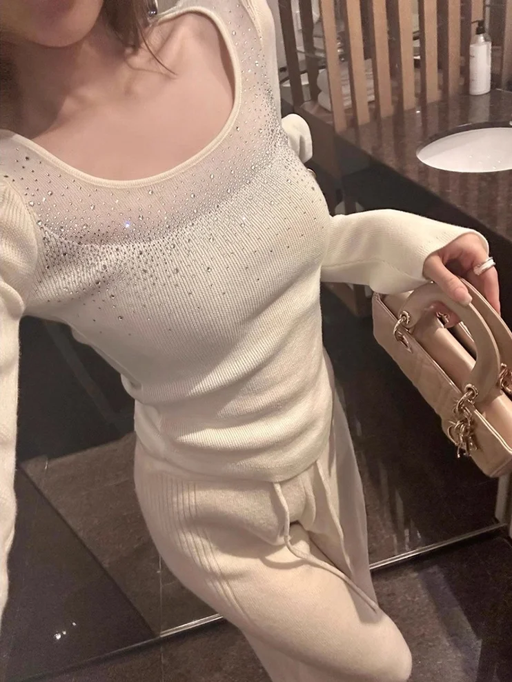 Korean Style U-Neck Sequin Knitted Base Shirt Women's Slim Fit Inner Wear Top Fashionable Elegant Autumn Winter New Arrival
Korean Style U-Neck Sequin Knitted Base Shirt Women's Slim Fit Inner Wear Top Fashionable Elegant Autumn Winter New Arrival