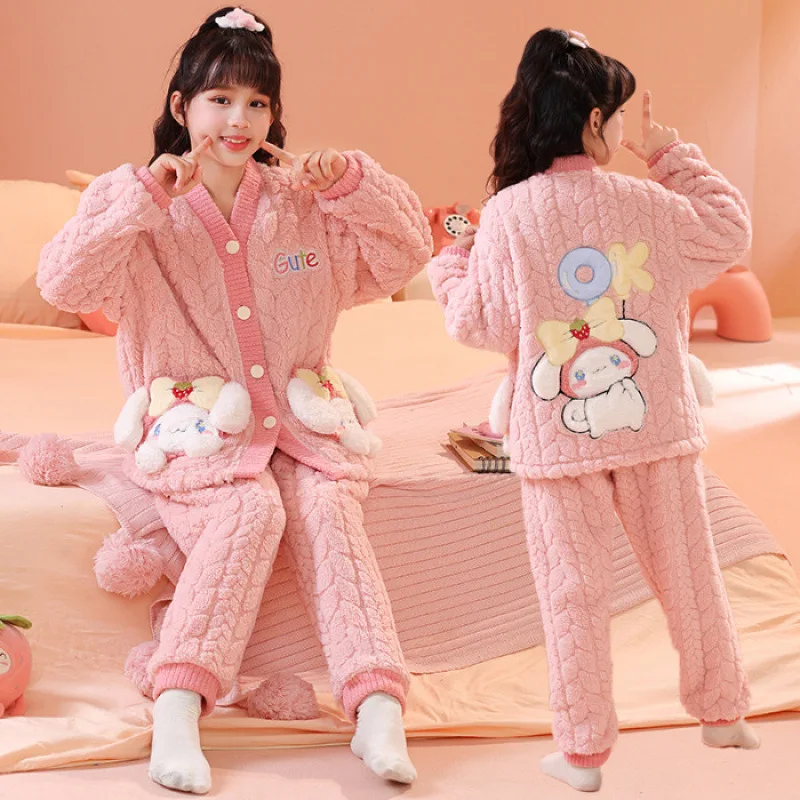 Горячий пижамный комплект Sanrio для девочек Kuromi Kawaii, аниме, осенне-зимний детский утепленный топ, брюки, детская одежда, комплект из 2 предметов
Горячий пижамный комплект Sanrio для девочек Kuromi Kawaii, аниме, осенне-зимний детский утепленный топ, брюки, детская одежда, комплект из 2 предметов