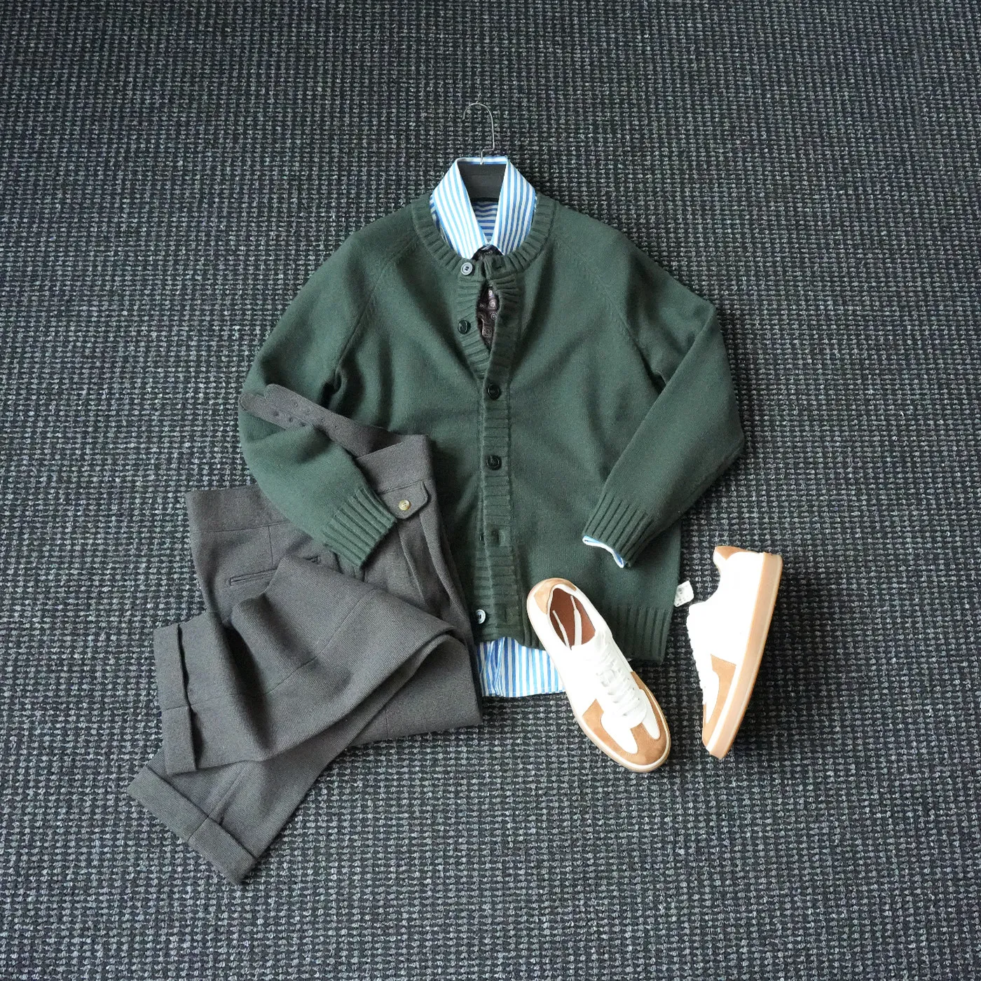 Winter thick stand-up collar cotton wool blend cardigan jacket men's gentleman elegant warm sweater jacket
Winter thick stand-up collar cotton wool blend cardigan jacket men's gentleman elegant warm sweater jacket