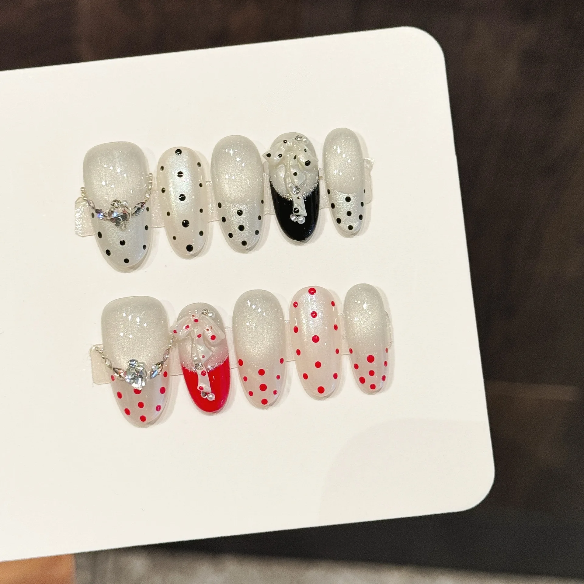 10pcs Pure Hand Pressed Medium Oval Nail Art,Nice Fake Nails,Polka-Dot Flashing Silver, Red And Black Contrast,Idea For Women
10pcs Pure Hand Pressed Medium Oval Nail Art,Nice Fake Nails,Polka-Dot Flashing Silver, Red And Black Contrast,Idea For Women