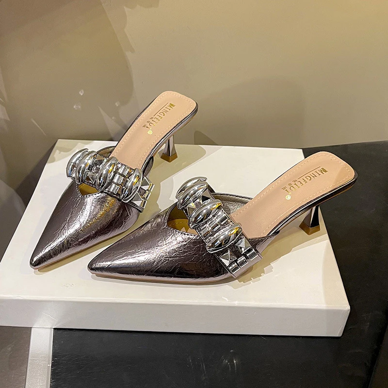2026New Summer Rhinestone Pointed Toe Closed-Toe Mules for Women, Thin Heel High-Heeled Sandals for Outdoor Wear
2026New Summer Rhinestone Pointed Toe Closed-Toe Mules for Women, Thin Heel High-Heeled Sandals for Outdoor Wear