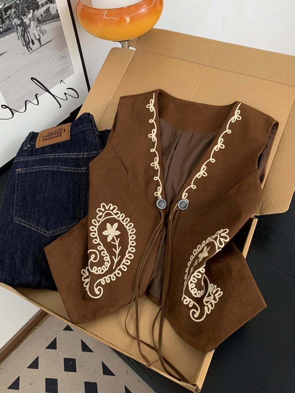 Женский жилет с вышивкой и поясом V-Ne, весенне-осенний универсальный многослойный топ Faion в стиле ретро
Женский жилет с вышивкой и поясом V-Ne, весенне-осенний универсальный многослойный топ Faion в стиле ретро