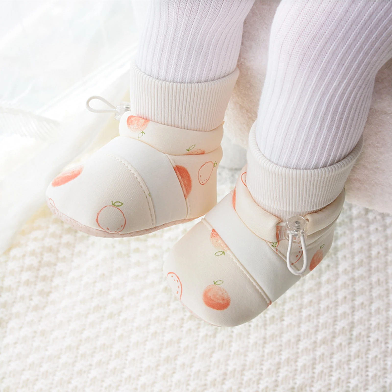 Теплые первые ходунки Blotona для младенцев, удобные нескользящие носки с милым кроликом/солнцем/оранжевым принтом, обувь с захватом
Теплые первые ходунки Blotona для младенцев, удобные нескользящие носки с милым кроликом/солнцем/оранжевым принтом, обувь с захватом