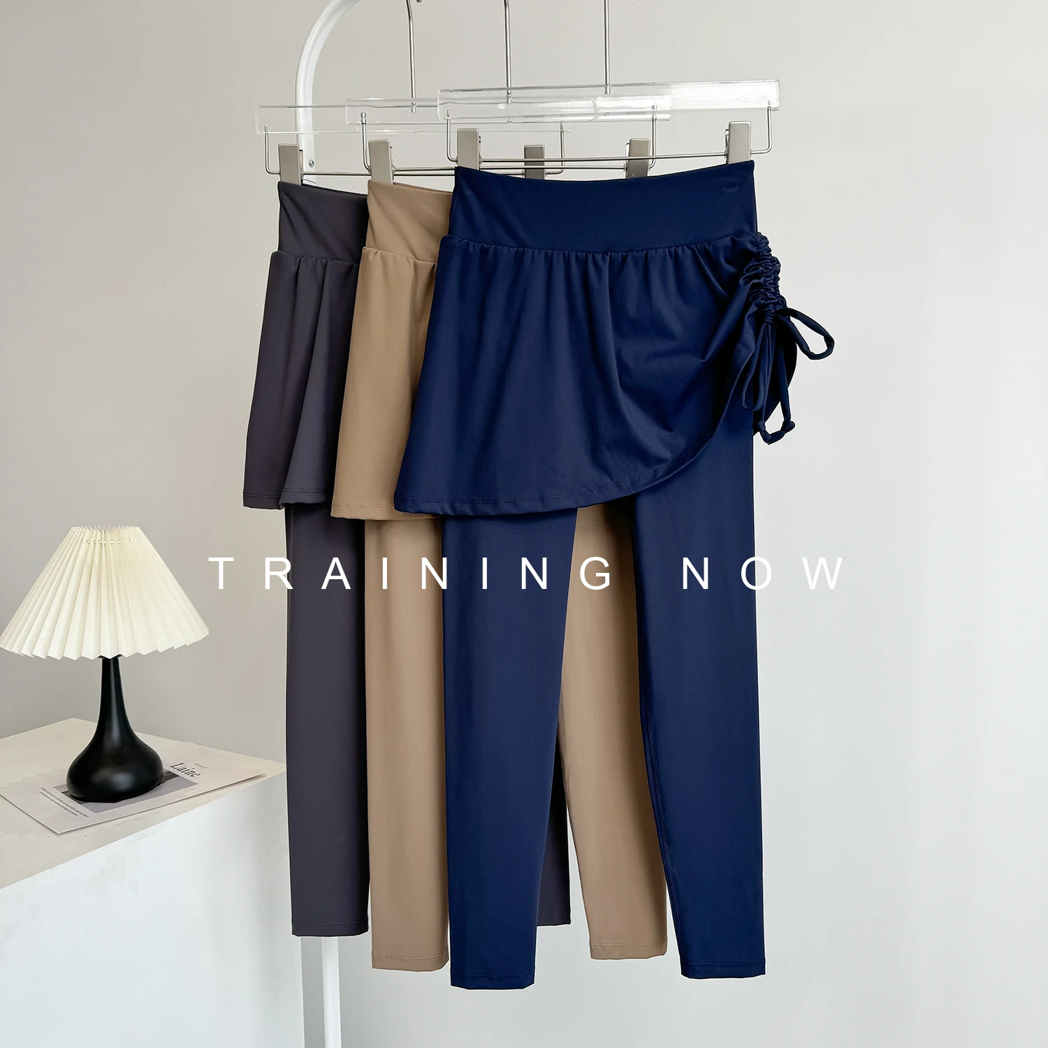 Fake two-piece sports trousers for women in autumn and winter high-waisted anti-exposure fitness pants badminton uniforms
Fake two-piece sports trousers for women in autumn and winter high-waisted anti-exposure fitness pants badminton uniforms