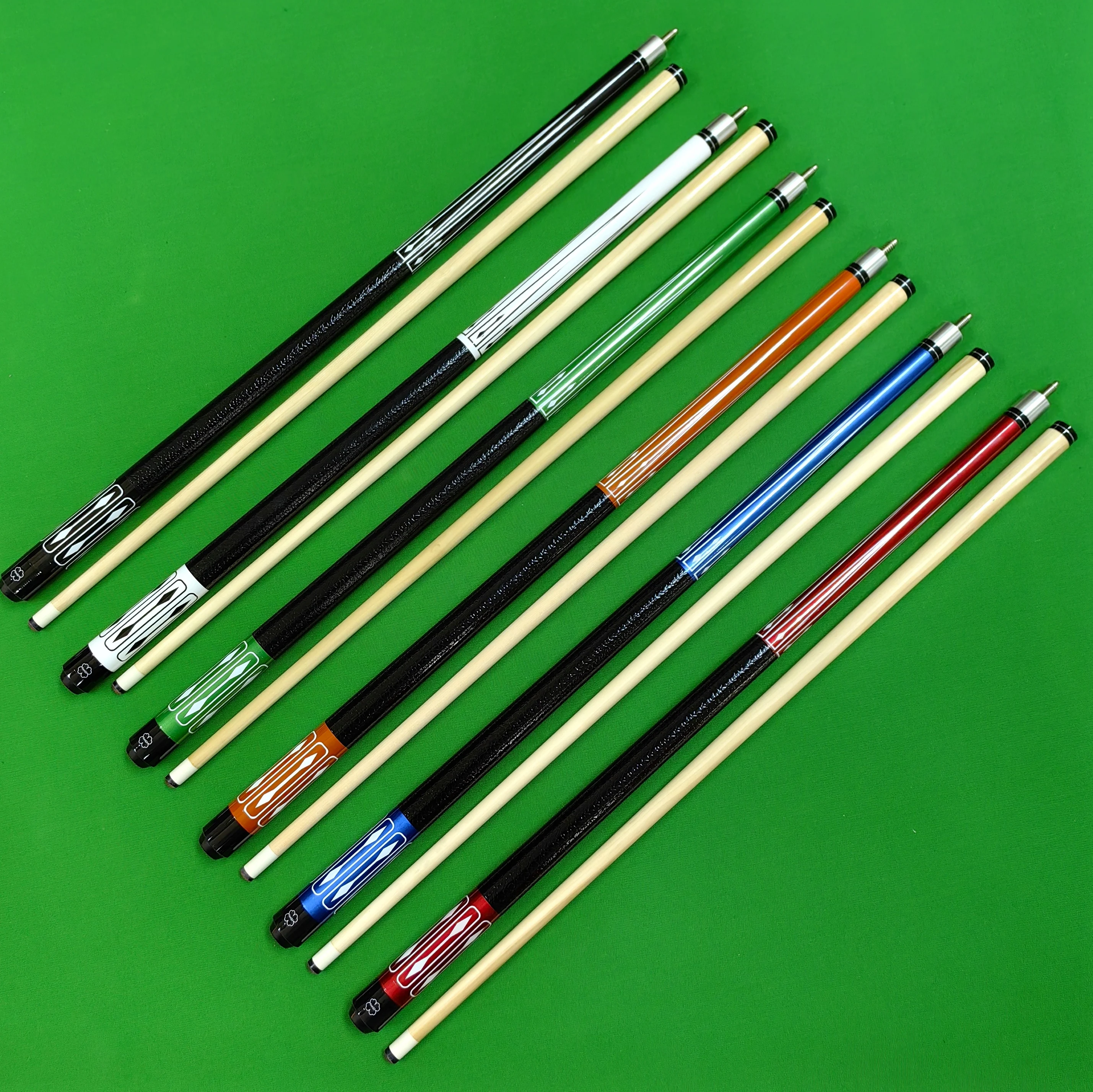 1/2-pc Billiard cue, 57inch (145cm). 19-21oz, 13mm. Maple wood shaft, Leather Painting hand grip with water sticker decal butt.
1/2-pc Billiard cue, 57inch (145cm). 19-21oz, 13mm. Maple wood shaft, Leather Painting hand grip with water sticker decal butt.
