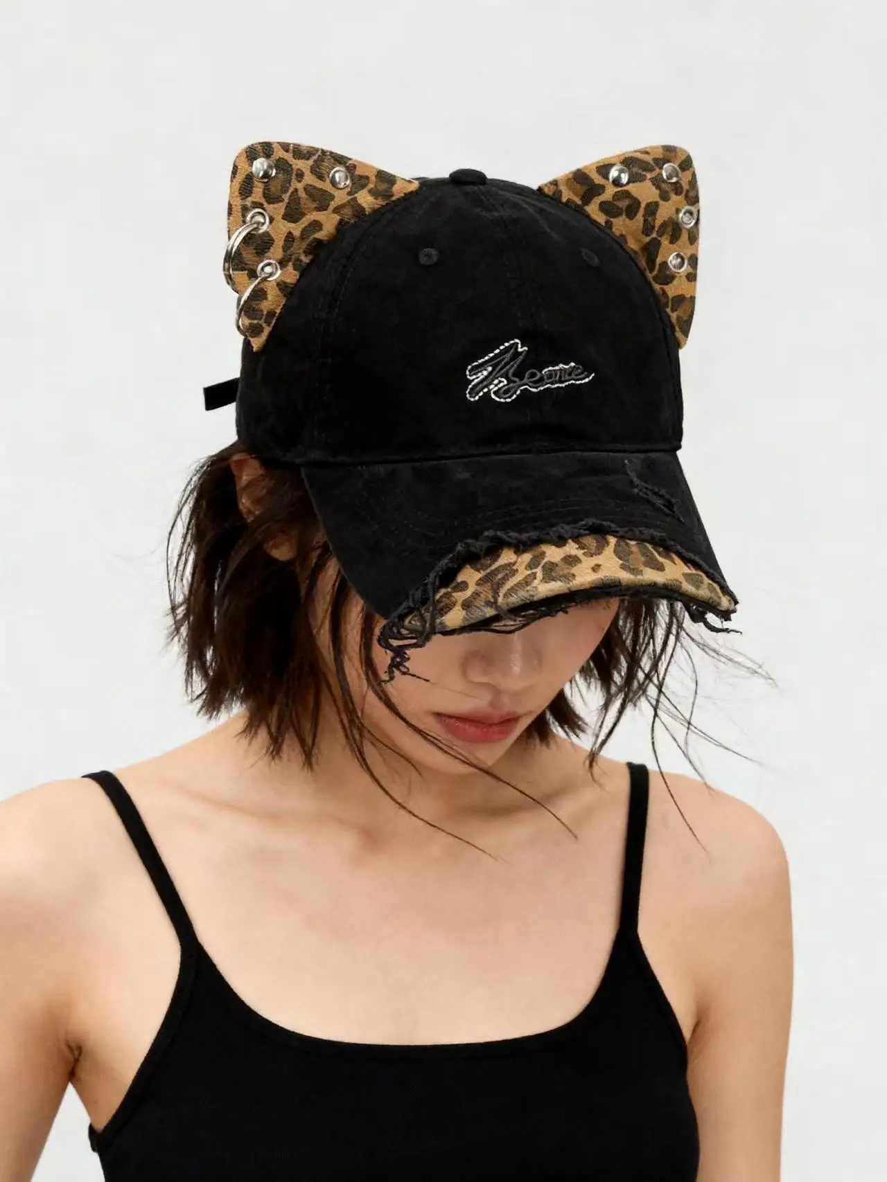 Cute Leopard Print Ear Hole Baseball Cap Women's Spring Summer New Street Trend Fashion Personality Hot Girl Duckbill Hat
Cute Leopard Print Ear Hole Baseball Cap Women's Spring Summer New Street Trend Fashion Personality Hot Girl Duckbill Hat