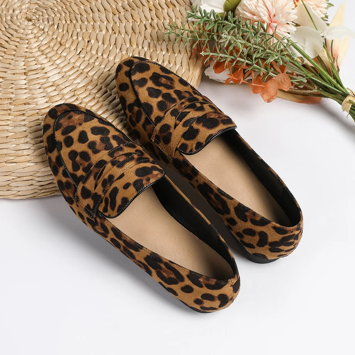 Loafers Women's Flats Leopard Floral Print Pointed Toe Casual Women Shoes New Comfortable Walking Mujer Zapatos Footwear
Loafers Women's Flats Leopard Floral Print Pointed Toe Casual Women Shoes New Comfortable Walking Mujer Zapatos Footwear