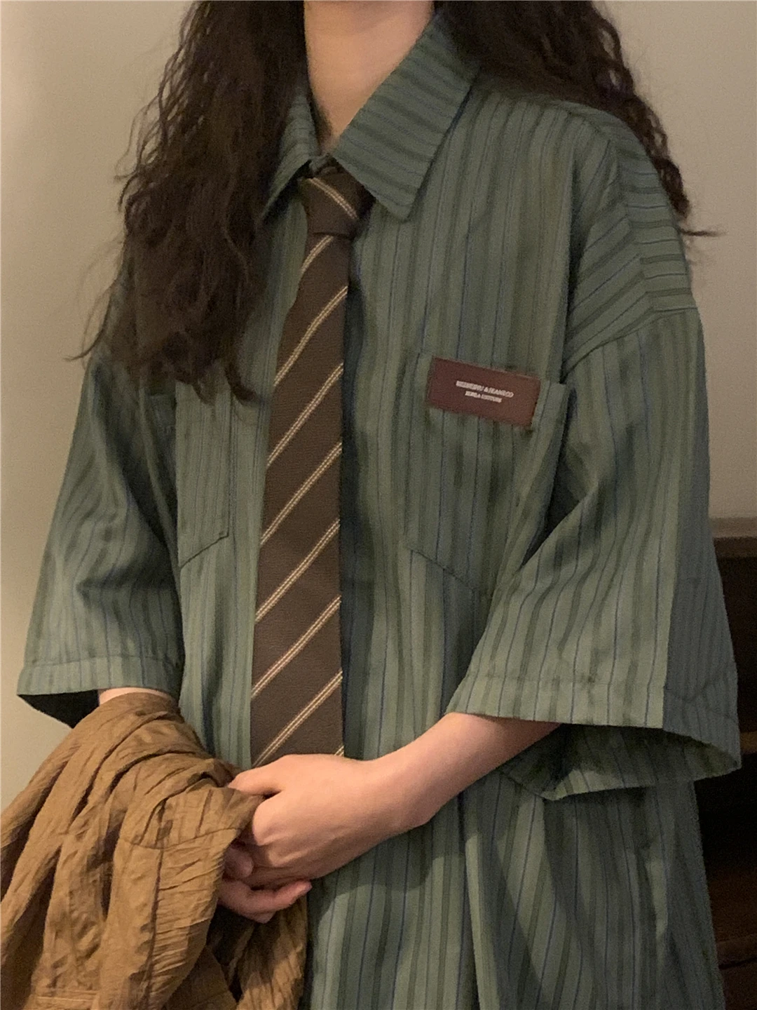 Летний американский ретро Гонконг Sle японский ор све полосатый irt для мужчин студенческий дизайн Sense irt
Летний американский ретро Гонконг Sle японский ор све полосатый irt для мужчин студенческий дизайн Sense irt