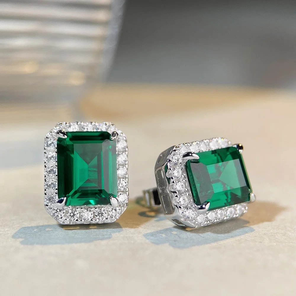 Emerald Cut stud earrings with high-carat diamond and full-cut diamonds from Europe and America streaming, PT950 platinum
Emerald Cut stud earrings with high-carat diamond and full-cut diamonds from Europe and America streaming, PT950 platinum