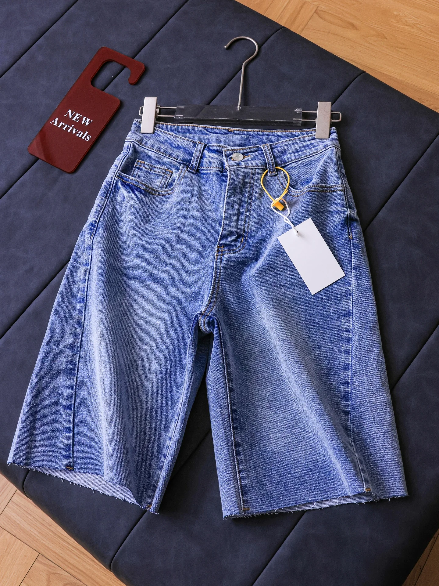 Retro High Waist Straight Leg Jeans Loose Fit Women's Wide Leg Short Pants Blue Washed out Slimming Cotton Denim Shorts
Retro High Waist Straight Leg Jeans Loose Fit Women's Wide Leg Short Pants Blue Washed out Slimming Cotton Denim Shorts