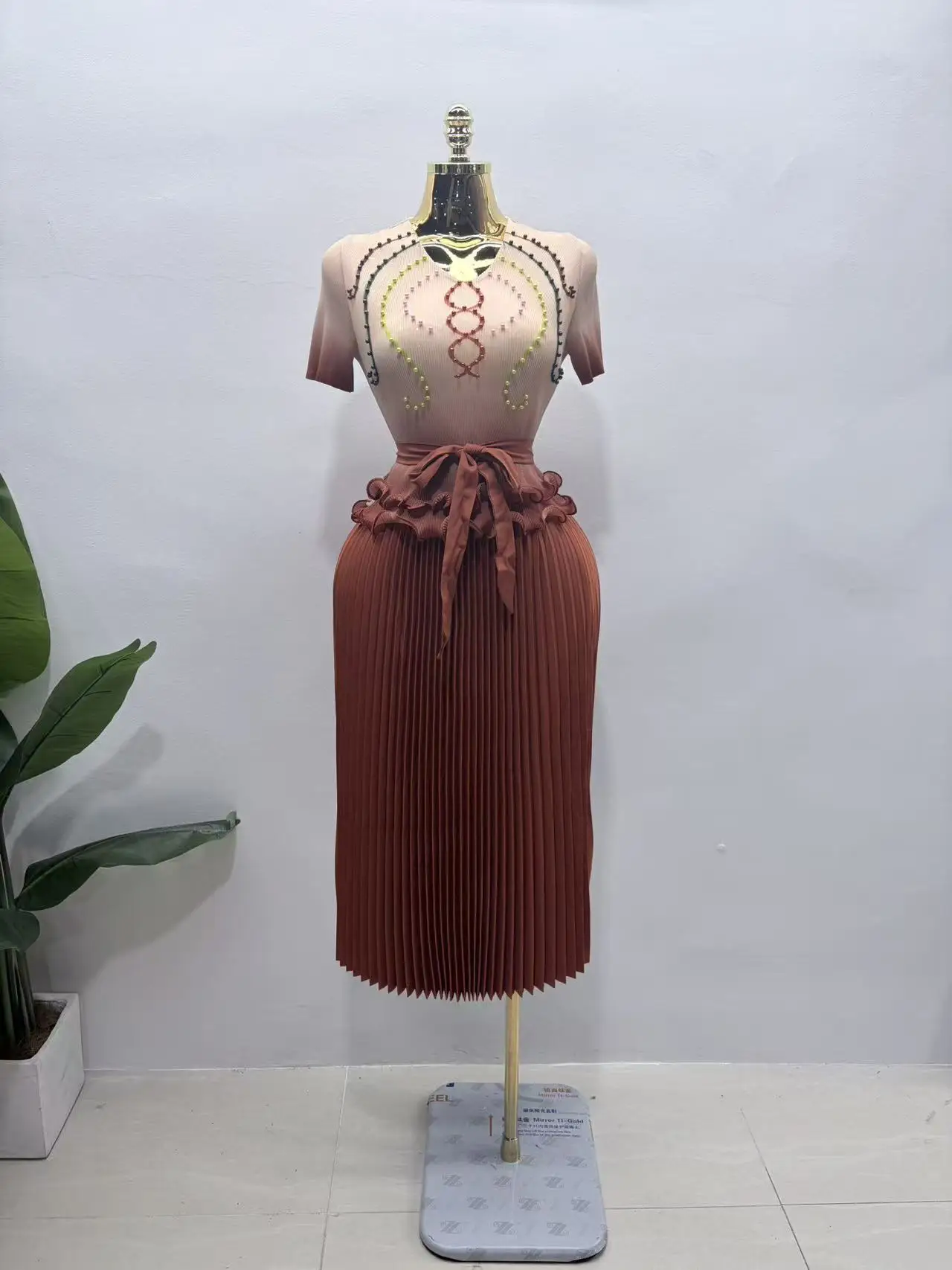 2026 New Miyake African Temperament Loose Dress Beaded Brick Printed Women's Fashion V-neck Loose Dress
2026 New Miyake African Temperament Loose Dress Beaded Brick Printed Women's Fashion V-neck Loose Dress