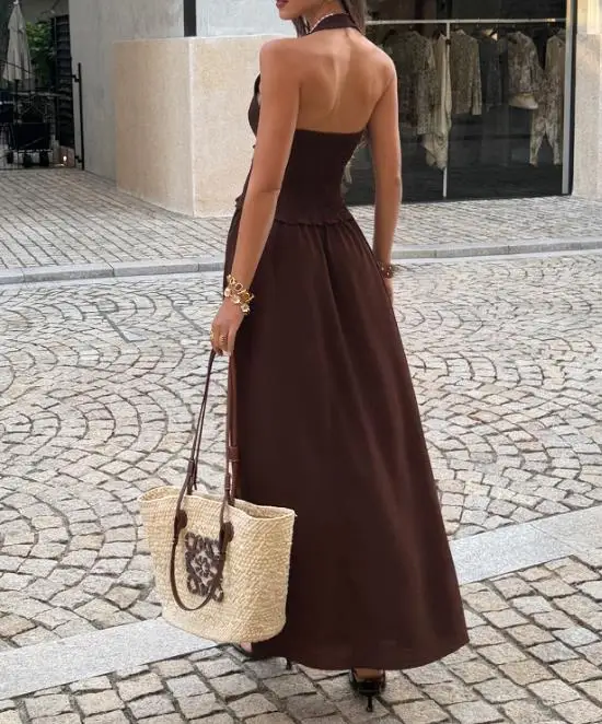 Комплект из двух предметов: женский наряд весна-лето 2026, новинка — облегающий топ-халтер с открытой спиной и V-образным вырезом, и повседневная юбка макси с высокой талией
Комплект из двух предметов: женский наряд весна-лето 2026, новинка — облегающий топ-халтер с открытой спиной и V-образным вырезом, и повседневная юбка макси с высокой талией