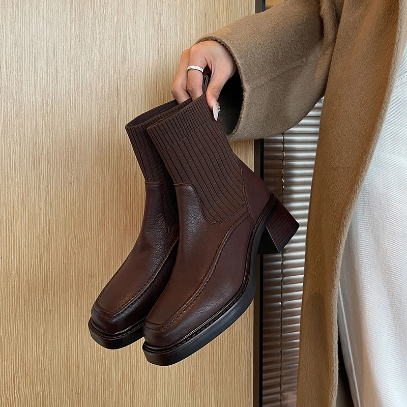 2026 New Vintage Street Style Women Ankle Boots Fashion Square Toe Short Booties Autumn Winter Ladies Shoes Botas Mujer
2026 New Vintage Street Style Women Ankle Boots Fashion Square Toe Short Booties Autumn Winter Ladies Shoes Botas Mujer