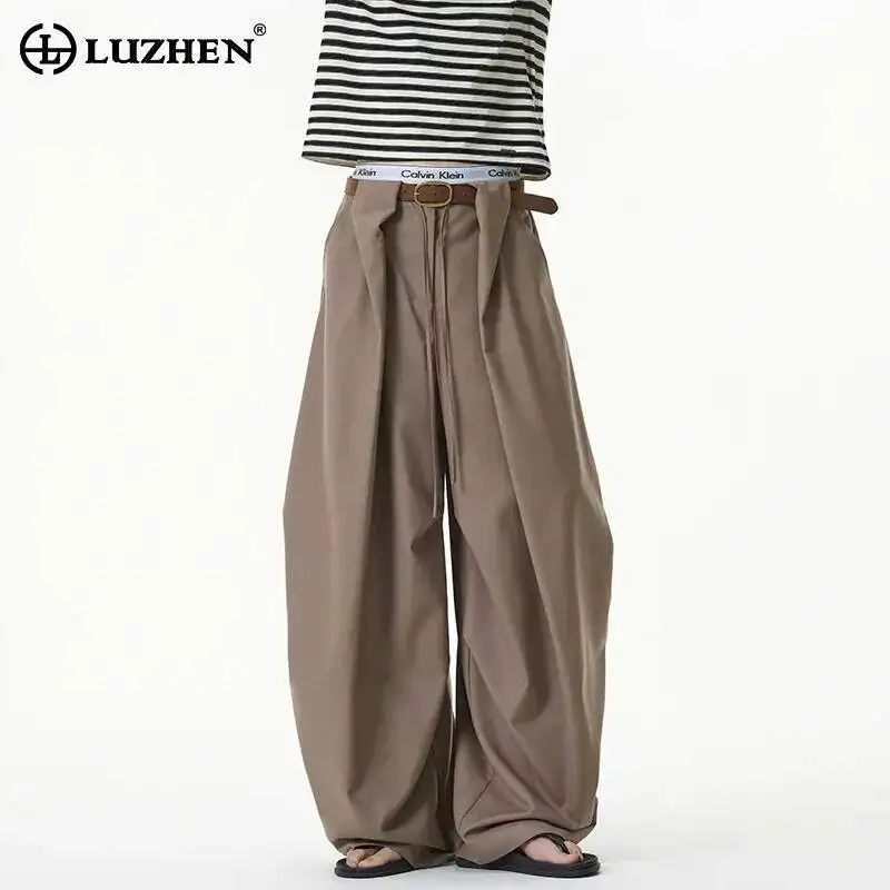 LUZHEN 2026 New Original Drawstring Waist Pleated Design Loose Wide Leg Trousers Men's Stylish Solid Color Casual Pants JY6464
LUZHEN 2026 New Original Drawstring Waist Pleated Design Loose Wide Leg Trousers Men's Stylish Solid Color Casual Pants JY6464